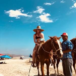 Meet your Posher, Monica